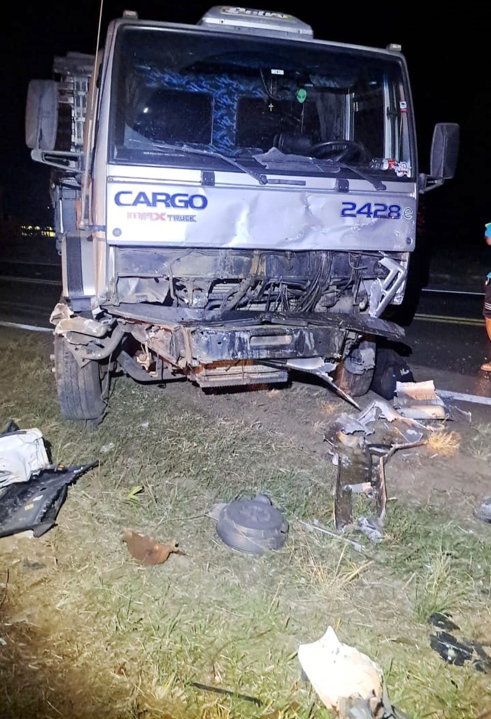 Duas pessoas morreram vítimas de um acidente de trânsito na noite desta sexta-feira (21), na Rodovia Brigadeiro Eduardo Gomes (SP-457), em Rancharia (SP) — Foto: Polícia Militar Rodoviária