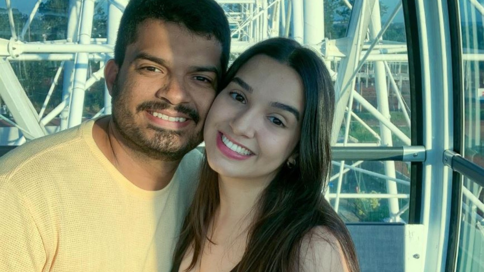 Após confirmação de identidade por DNA, casal que morreu carbonizado é velado com desfile pela cidade 