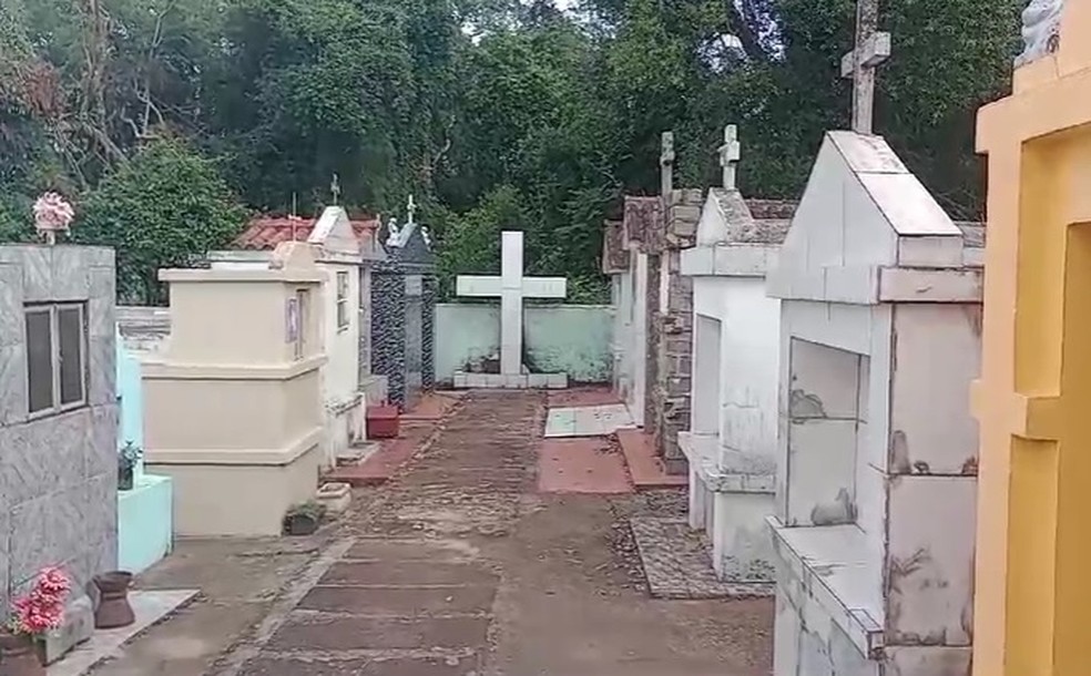 Cemitério de Formigueiro, onde mulher foi morta durante suposto ritual religioso — Foto: Fernando Ramos/Formigueiro REAL