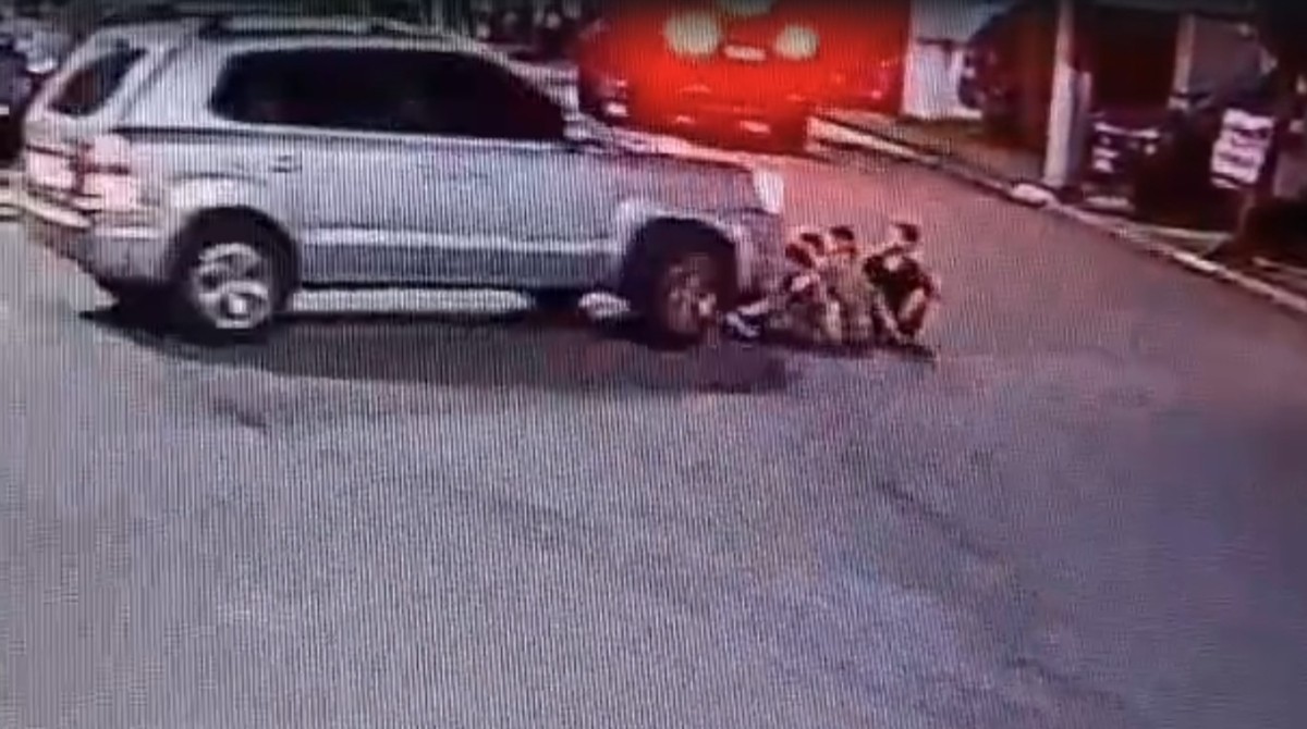 Vídeo mostra momento em que carro atropela quatro crianças em condomínio de Guarulhos