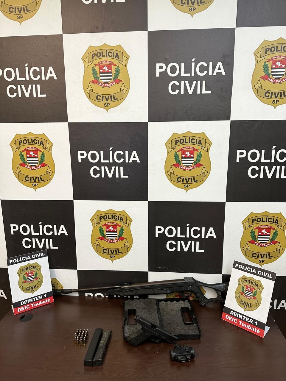 Polícia prende sete pessoas por suspeita de envolvimento com facção criminosa e tráfico em Pindamonhangaba, SP