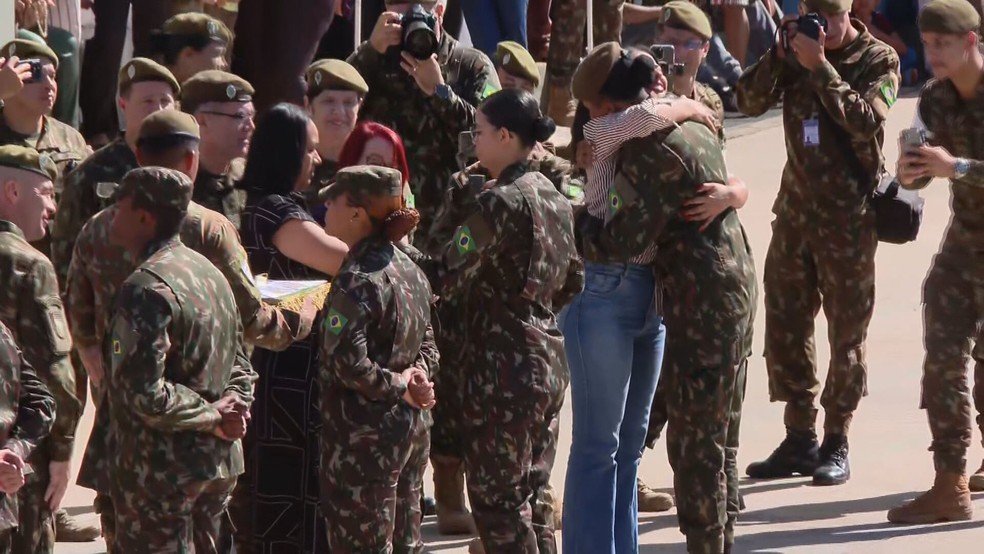 Mulheres se formam pela primeira vez como soldados no Exército Brasileiro, em 28 de abril de 2026 — Foto: TV Globo