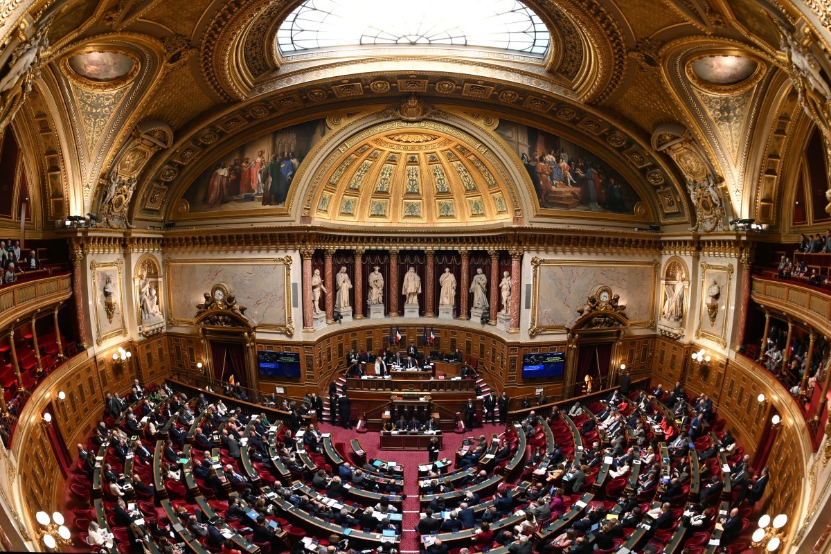 Extrema direita ganha espaço no Senado da França