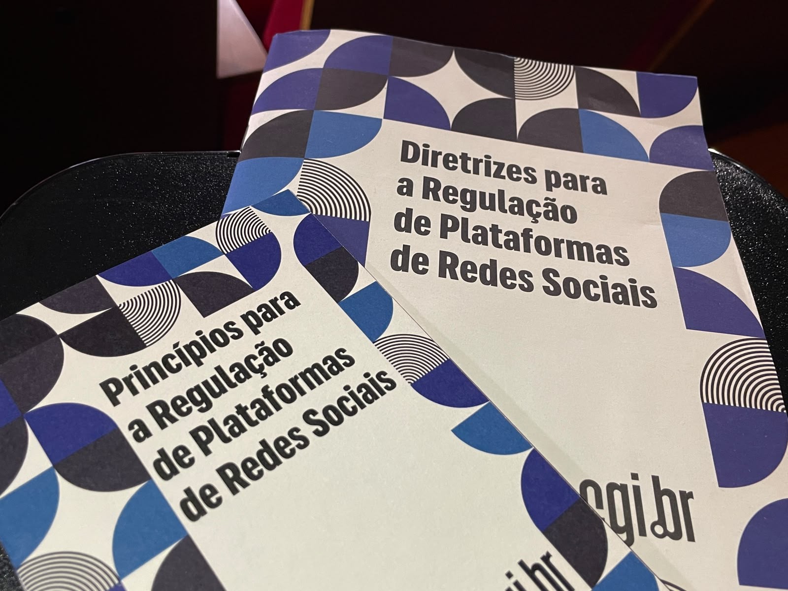 Comitê lança plano com 46 diretrizes para regulação de redes sociais no Brasil