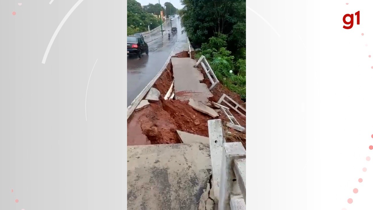 VÍDEO: Calçada de avenida desaba após chuvas fortes e trecho é interditado