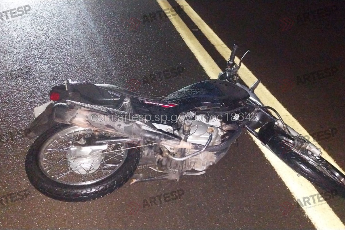Motociclista morre após perder o controle em pista molhada em sequência de acidentes na SP-294