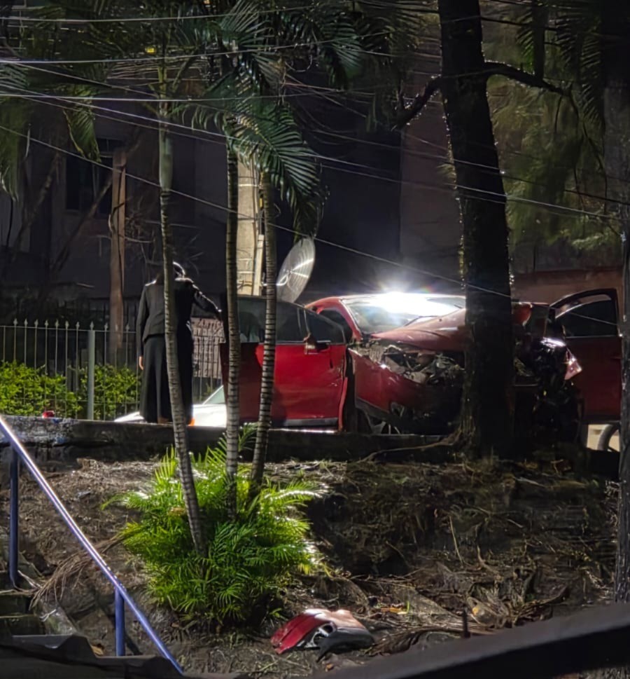 Acidente entre carros deixa homem ferido em Volta Redonda