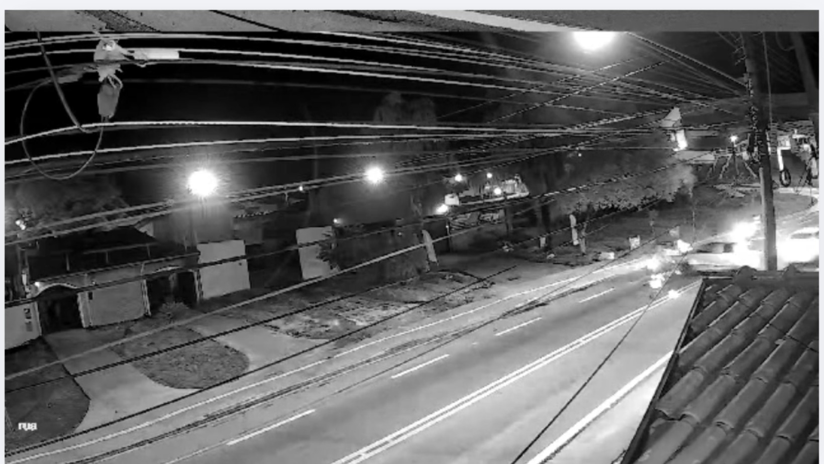 VÍDEO: Carro tenta fazer ultrapassagem, bate de frente com veículos e deixa oito feridos em Jacareí