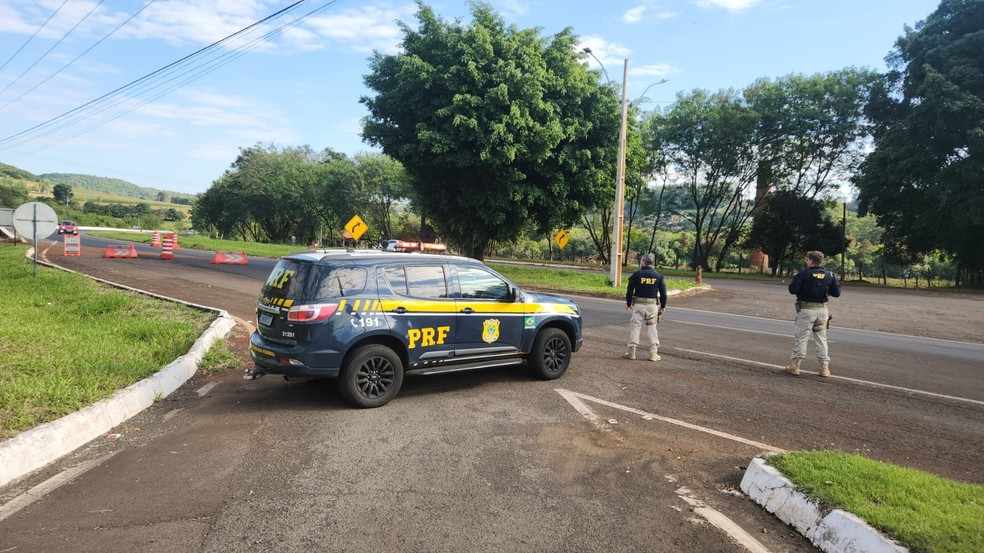 Bloqueio da PRF em rodovia do Paran  Foto: PRF