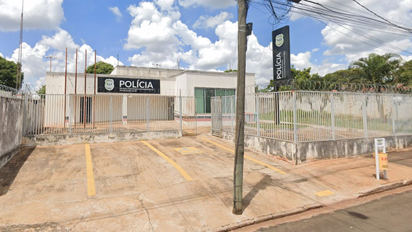 Criminosos armados invadem sítio, amarram casal e roubam dinheiro, joias e celulares em Aparecida D'Oeste-SP
