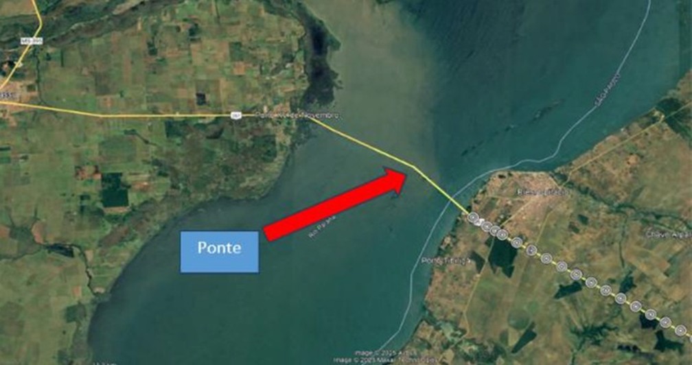 Obras ocorrem na Ponte Hélio Serejo, sobre o Rio Paraná, entre Bataguassu (MS) e Presidente Epitácio (SP) — Foto: Cart