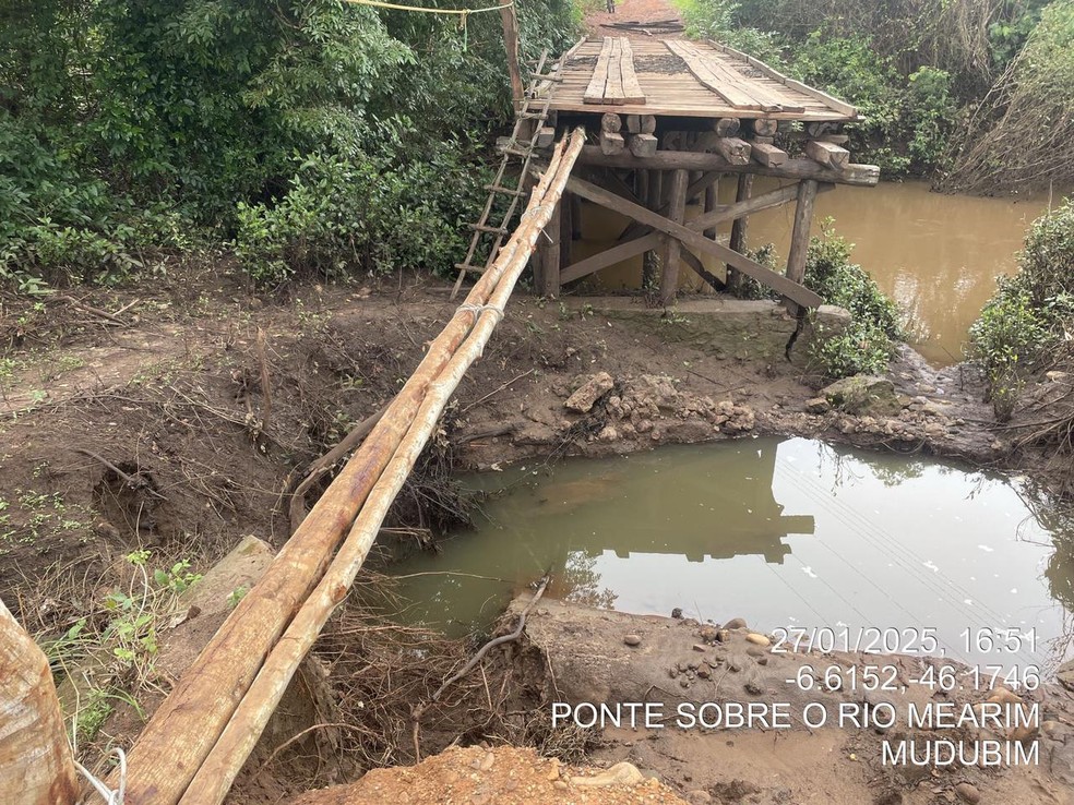 Ponte afetada pela cheia do rio Mearim, em Formosa da Serra Negra — Foto: Jordania Andrade e Auila Cristina