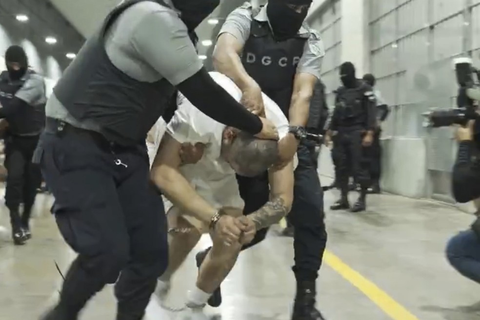Kilmar Abrego Garcia em prisão de El Salvador - ele foi identificado na imagem pela mulher, Jennifer Vasquez Sura — Foto: U.S. District Court for the District of Maryland via AP
