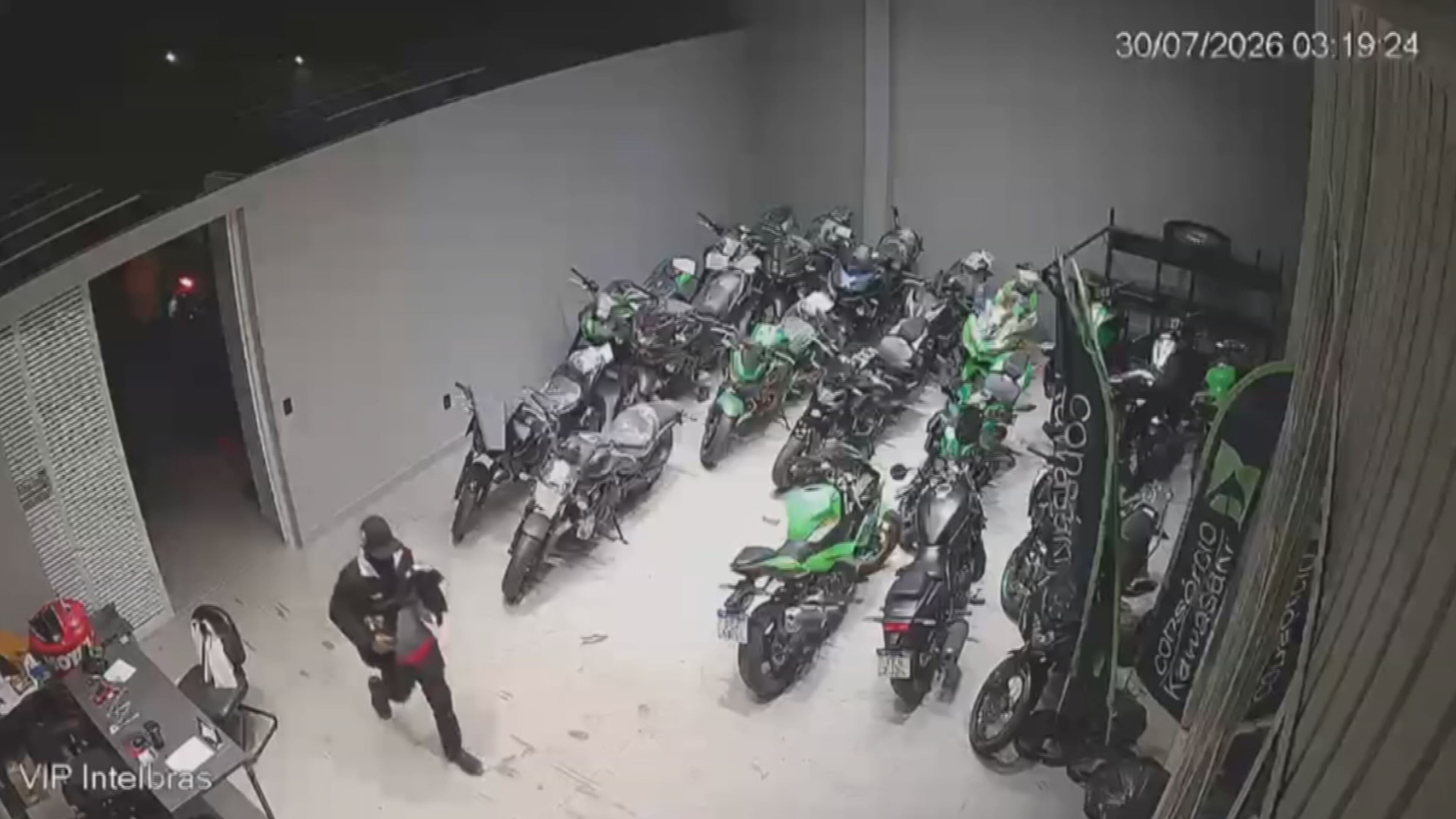Três homens são presos suspeitos de roubar concessionária de motos em Bauru