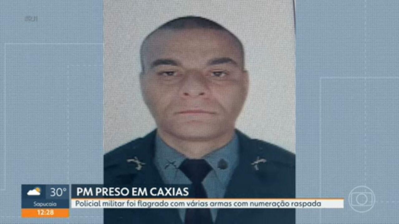 Polícia investiga se PM preso com 2 fuzis saindo de comunidade em Caxias participou de treinamento tático para bandidos