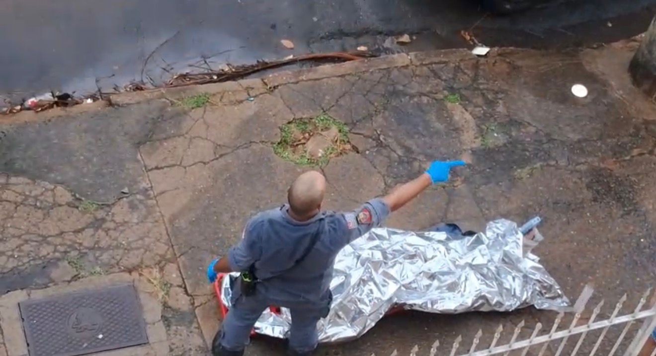 Motociclista cai durante chuva e fratura a perna em Indaiatuba
