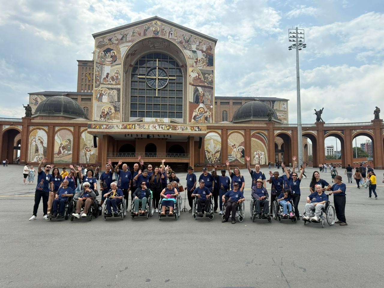 Lar Irmã Maria Augusta realiza primeira romaria ao Santuário Nacional de Aparecida