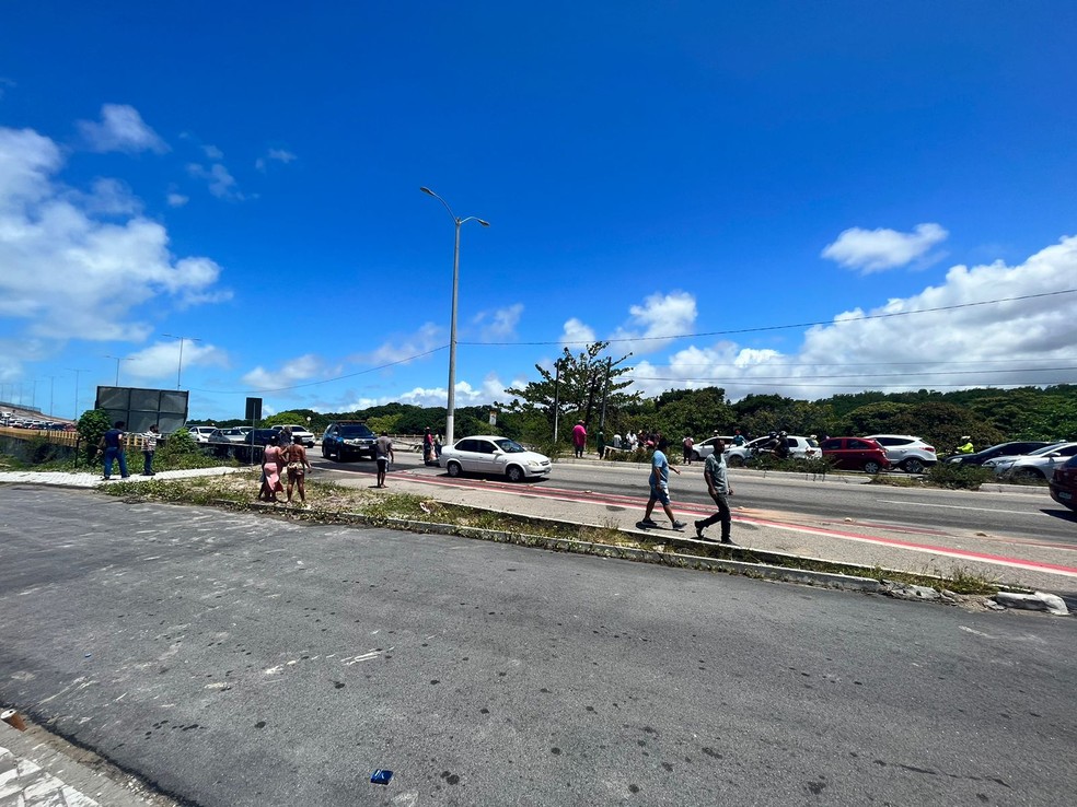 Protesto de vendedores da Redinha — Foto: Vinícius Marinho/Inter TV Cabugi