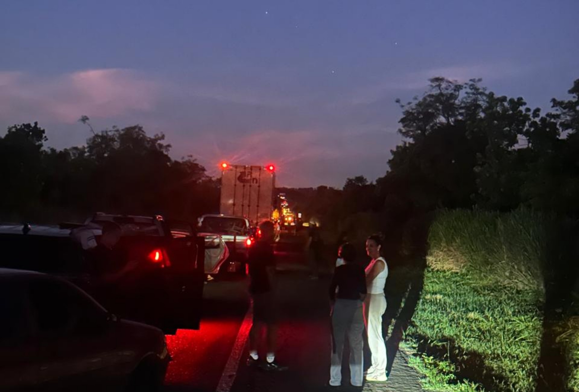 Acidente na BR-163 em MS deixa uma mulher morta e 12 feridos