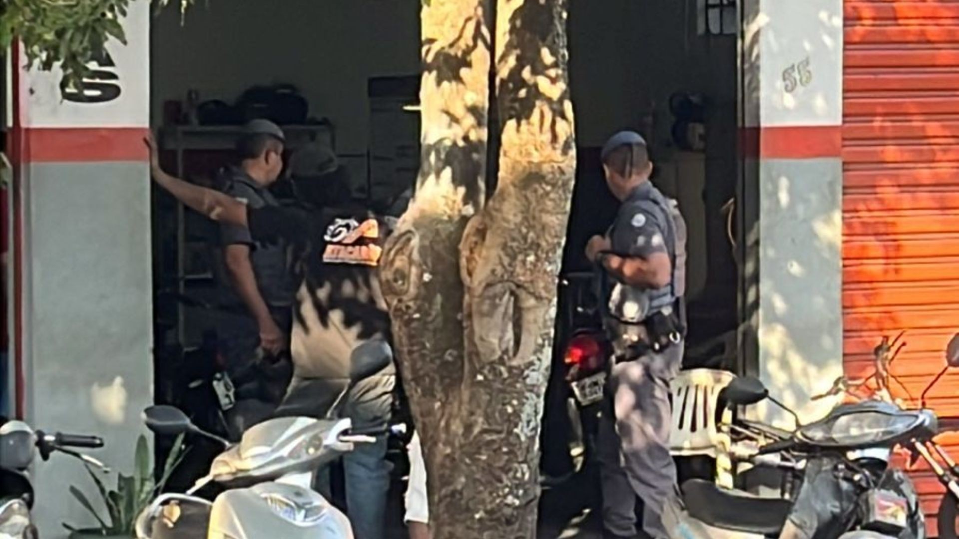 Jovem é morto a tiros dentro de oficina de motos em Araçatuba