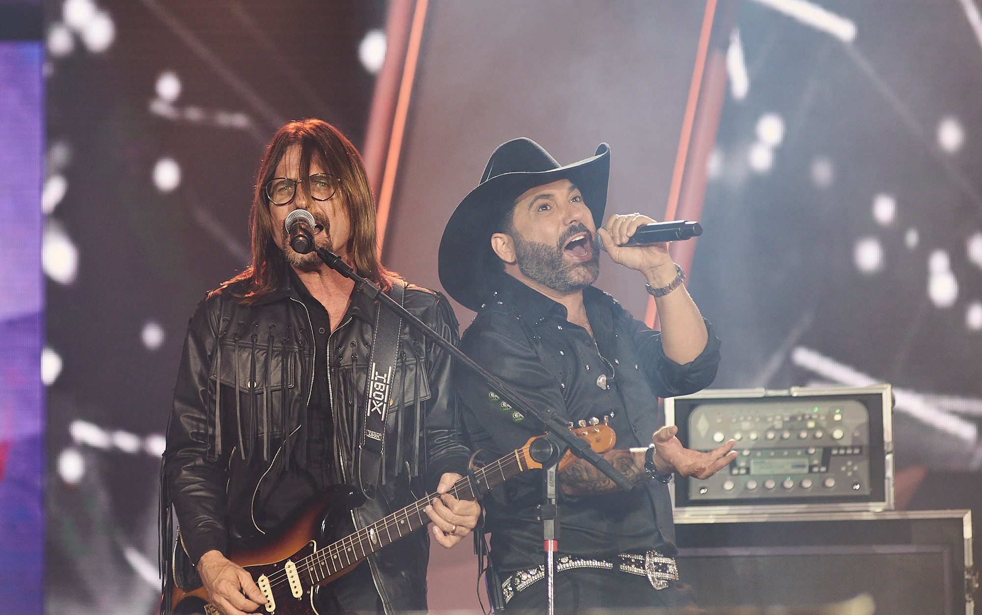 Edson e Hudson saem do protocolo em Barretos e misturam hits a ...