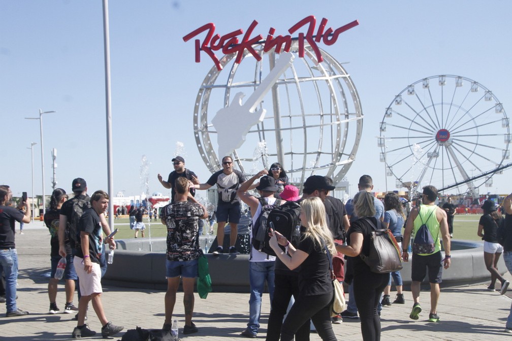 Público começa a entrar na Cidade do Rock para o primeiro dia de Rock in Rio (2 de setembro) — Foto: Graça Paes / AgNews