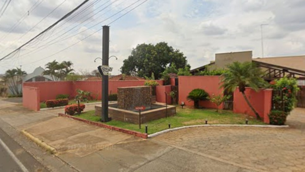 Homem que morreu em suíte de motel em Catanduva estava acompanhado de casal — Foto: Google Maps