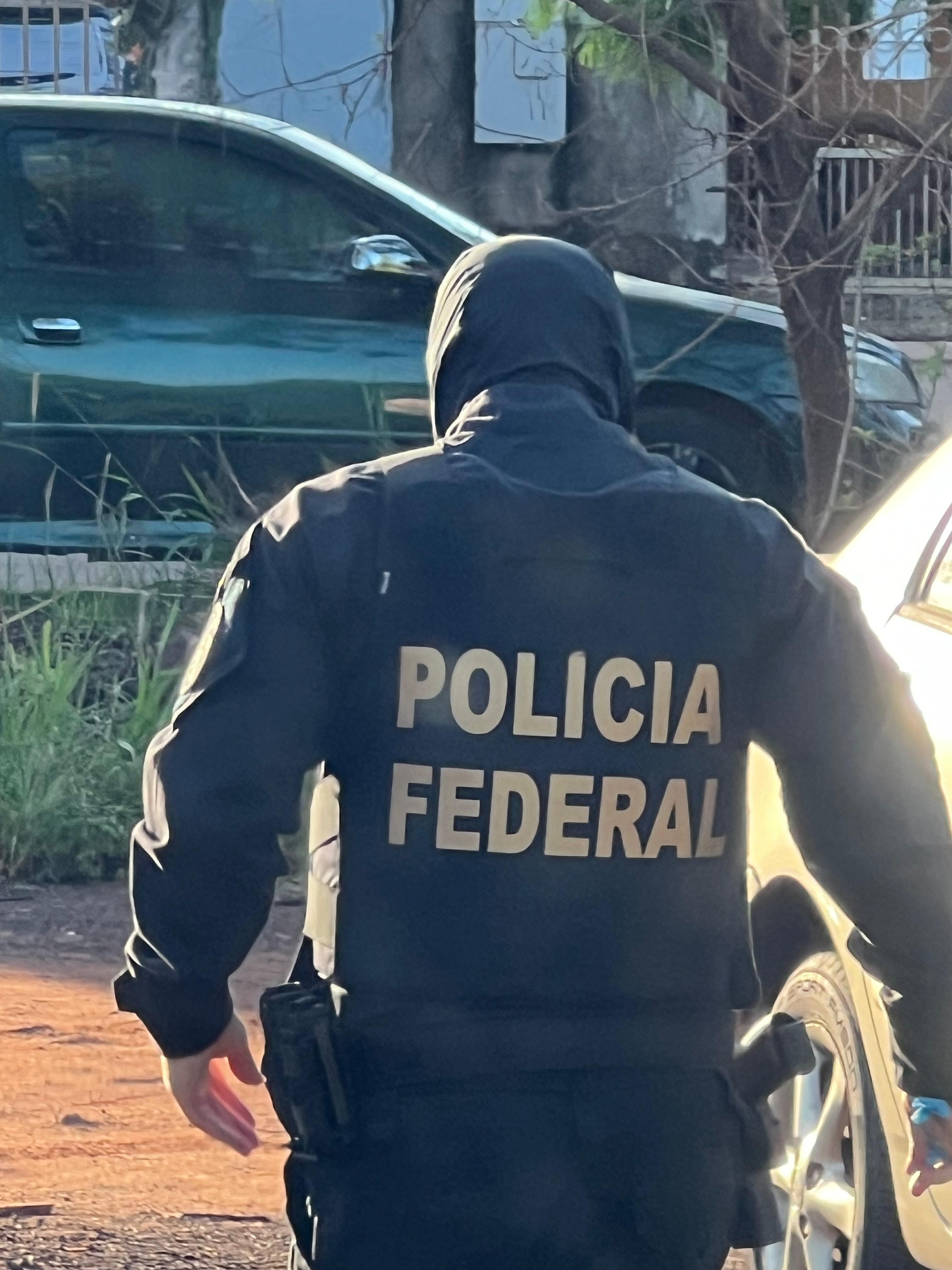 Homem é preso por suspeita de armazenar e compartilhar conteúdo de abuso sexual infantojuvenil, em Foz do Iguaçu