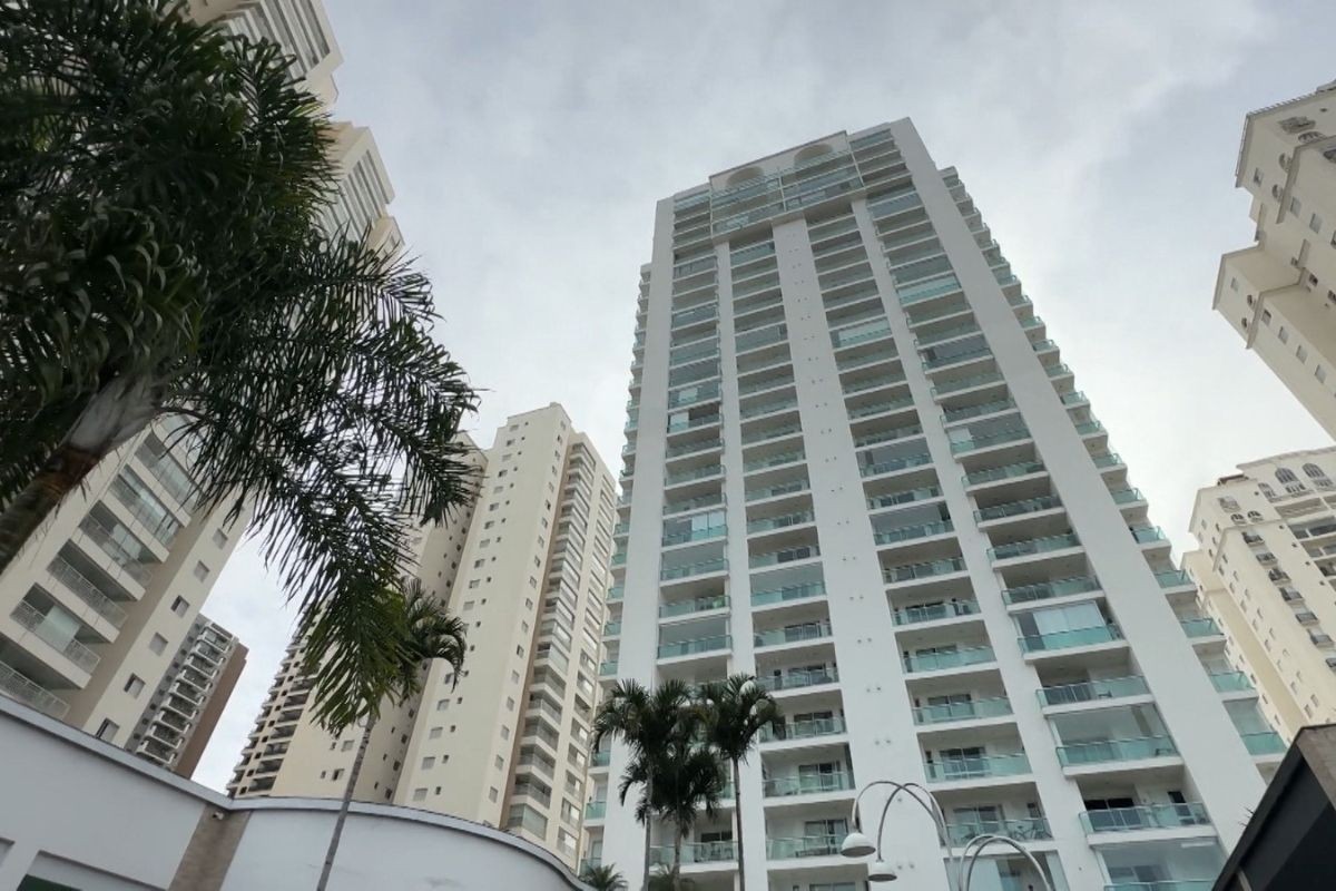 Homem suspeito de invadir apartamento da vizinha com lençóis é proibido pela Justiça de chegar perto da vítima