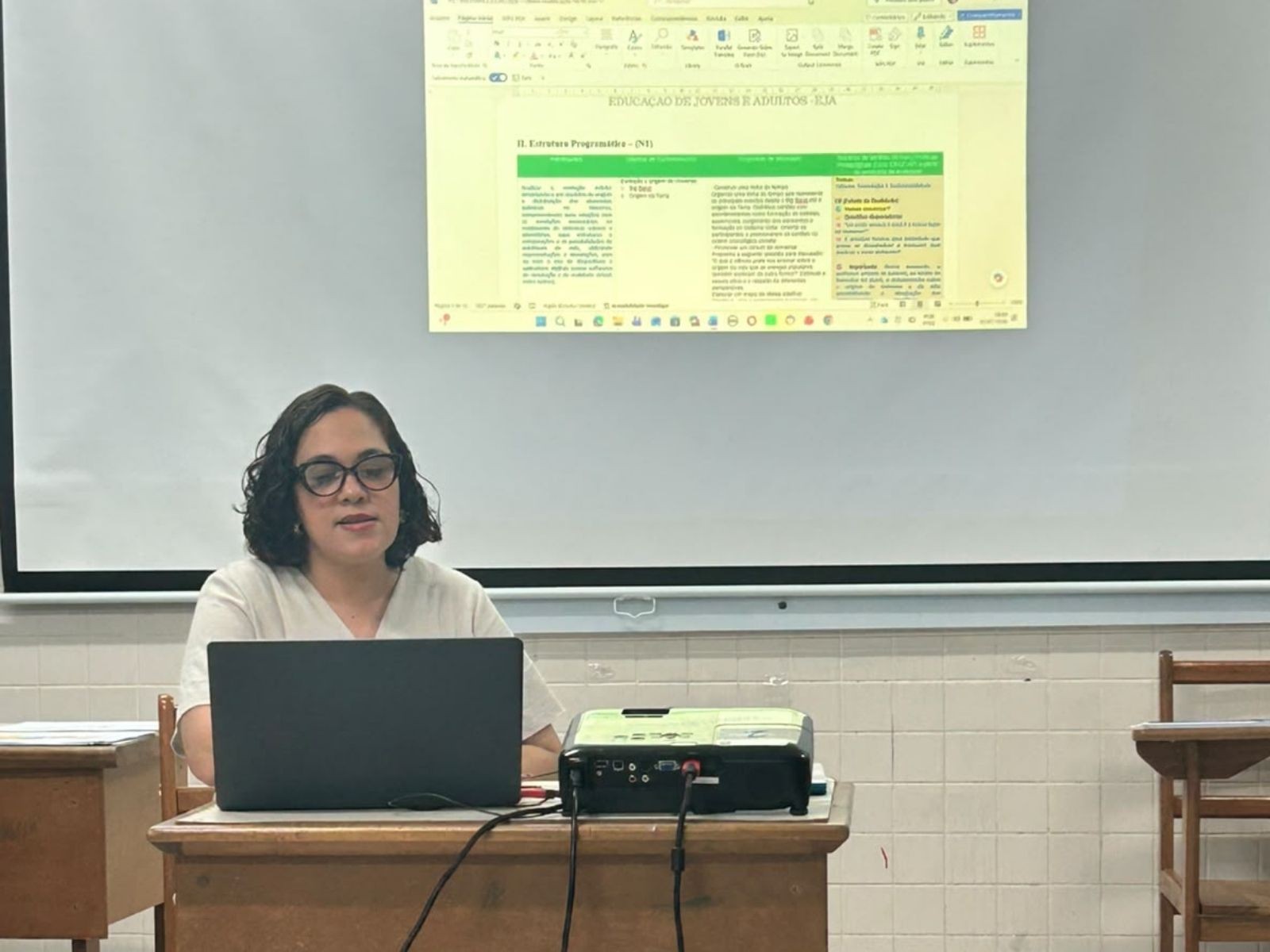 Professora na EJA há 21 anos transforma histórias de superação em lições de vida no AC: ‘Acolhimento’