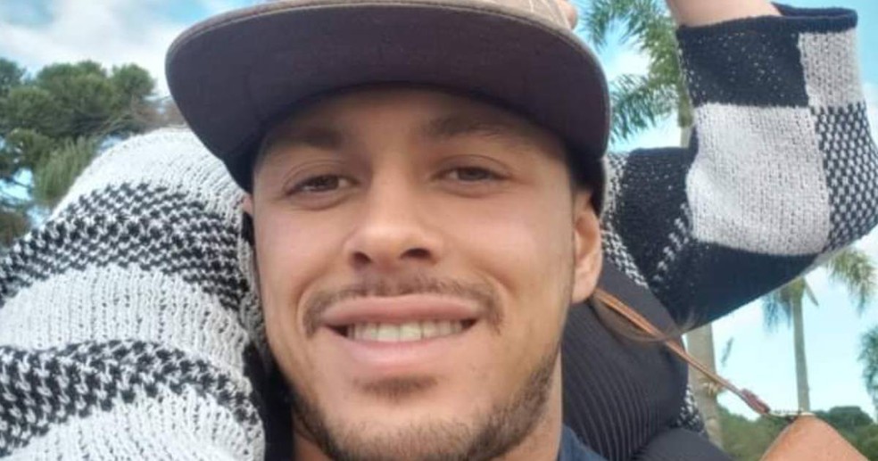 Rodrigo da Cruz tem 24 anos e sumiu no litoral do Paraná — Foto: Reprodução