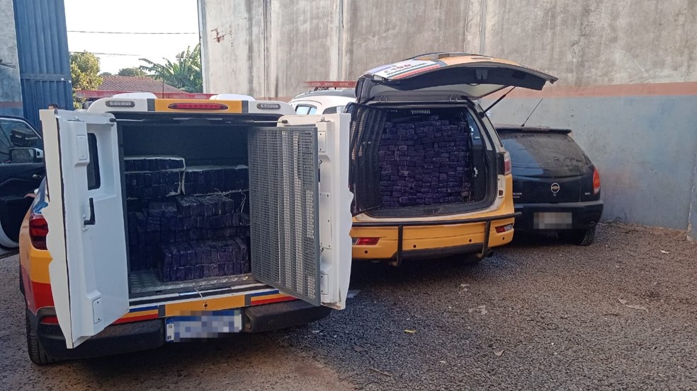 Maconha estava escondida em caminhão em Uberlândia — Foto: PMRv/Divulgação