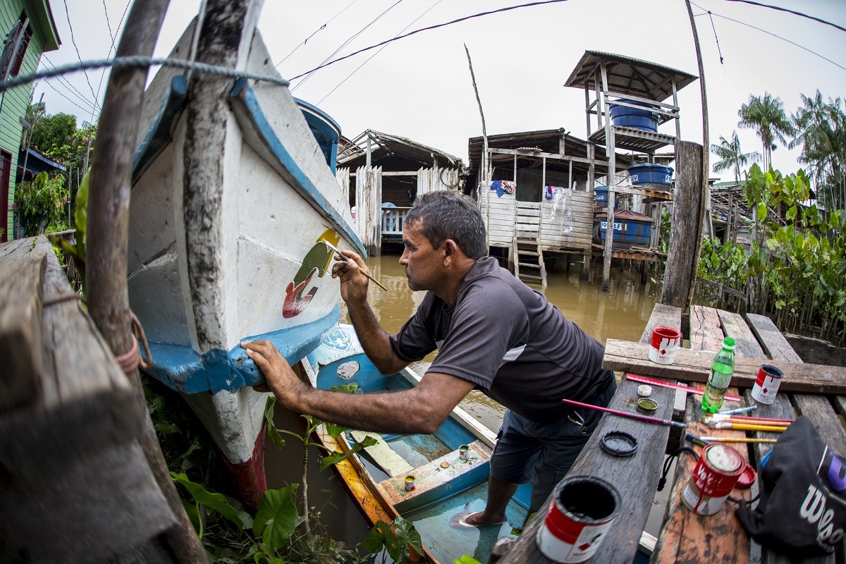 O que é 'abrir letras'? Conheça a arte amazônica que pinta nomes de barcos e completa 100 anos