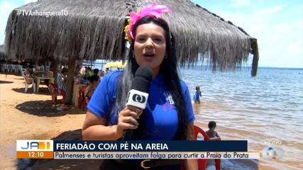 Palmenses e turistas aproveitam folga na Praia do Prata