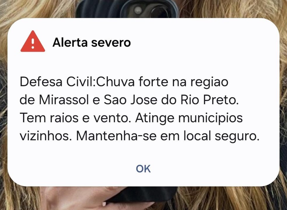 Moradores receberam alerta severo de chuva nas regiões de Rio Preto e Mirassol (SP) — Foto: Monize Poiani/TV TEM