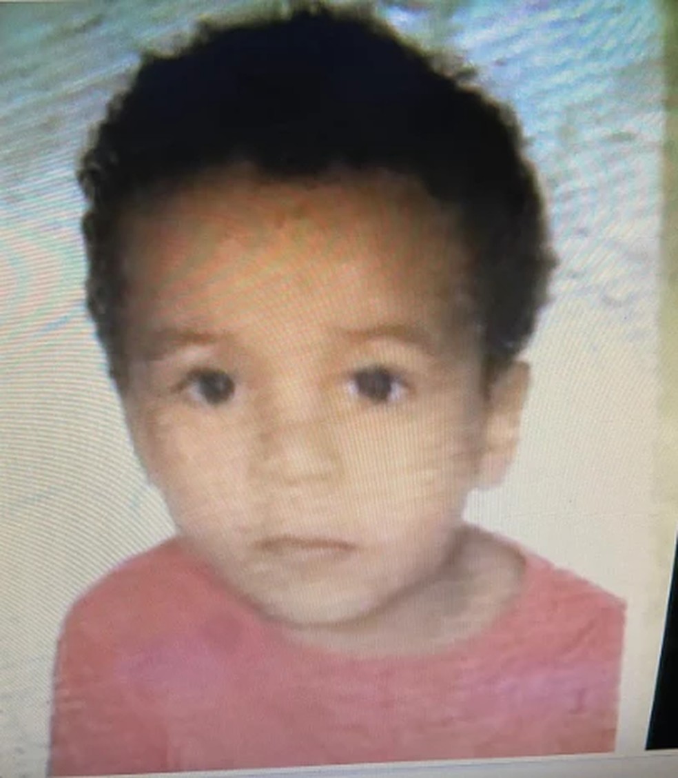 Renzo Benjamin Viana Pereira, de 4 anos, morreu e a mãe ficou ferida após os dois serem atingidos por um carro — Foto: Reprodução/TV Mirante