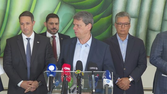 Governo de SP anuncia gabinete de crise e fechamento de estabelecimentos onde bebidas adulteradas foram consumidas - No total, o estado de São Paulo tem 22 casos em investigação por intoxicação por metanol, sendo que cinco deles já estão confirmados e são de pessoas que realmente tomaram bebidas alcóolicas adulteradas com metanol, segundo o governo paulista.