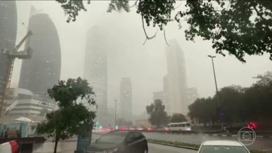 Chuva artificial ou mudanças climáticas? Entenda a causa dos alagamentos em Dubai - Programa: Bom Dia Brasil 
