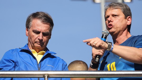 Tarcísio pede autorização ao STF para visitar Bolsonaro em prisão domiciliar em Brasília por amizade e 'razões humanitárias' - Autorização foi encaminhada ao ministro Alexandre de Moraes e, caso seja de interesse de Jair Bolsonaro, deve acontecer ainda nesta quinta-feira (7), segundo petição protocolada na Suprema Corte.