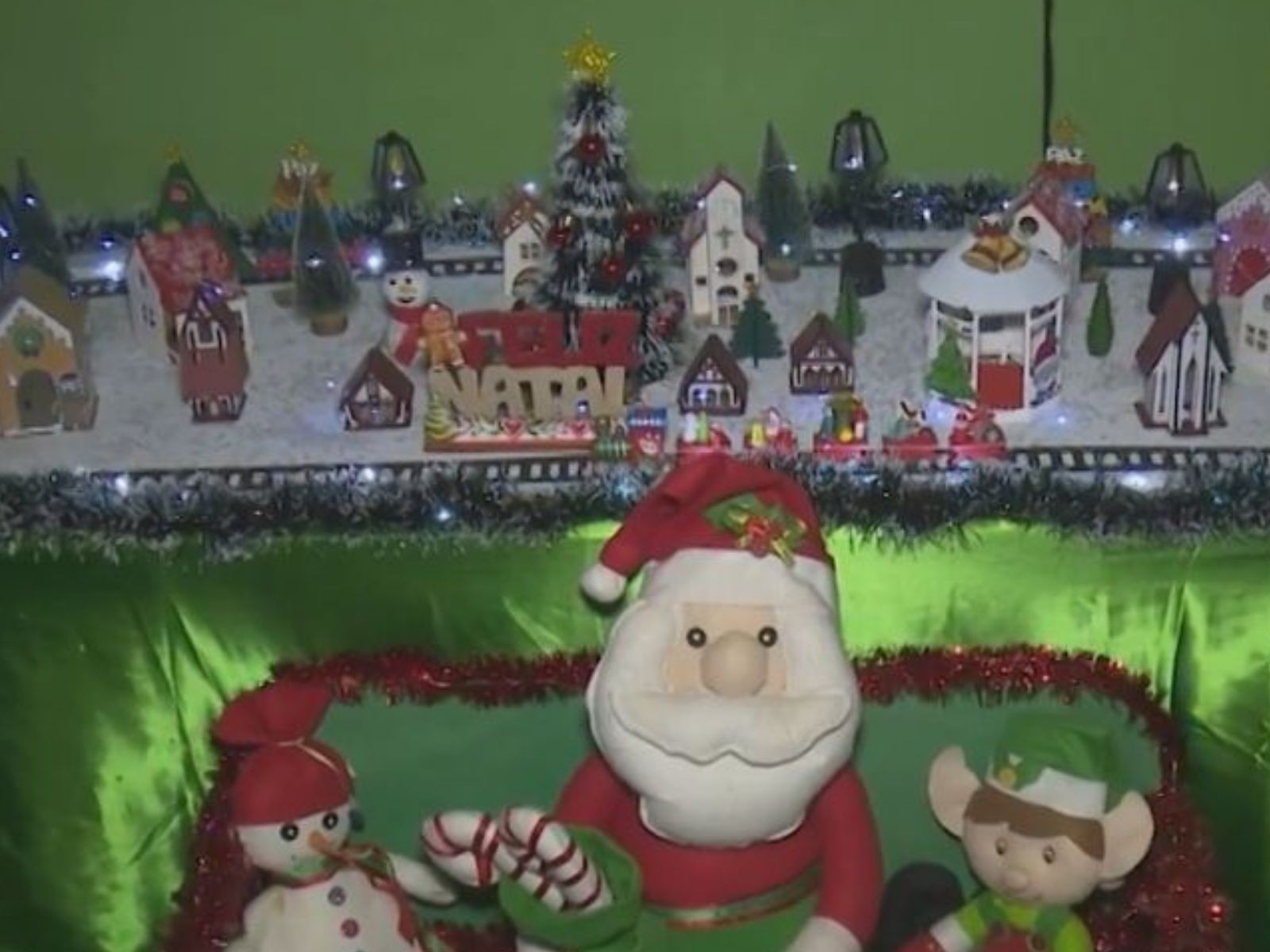 Há mais de 20 anos, família faz decoração natalina com materiais recicláveis no AC: 'Planejamos juntos'