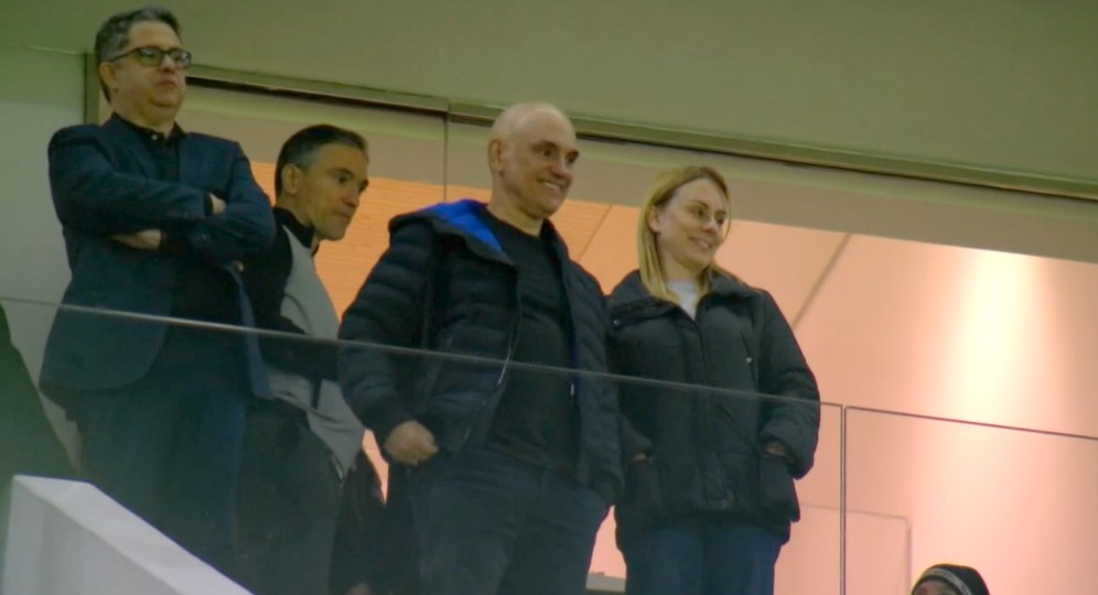 Moraes vai ao estádio ver jogo do Corinthians horas após sofrer sanção dos EUA; veja fotos