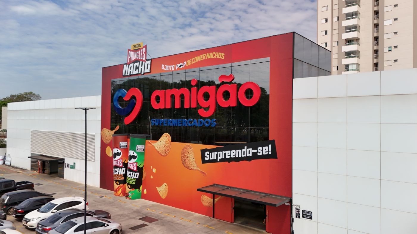 Amigão Supermercados aposta em fachada 3D para lançar produto