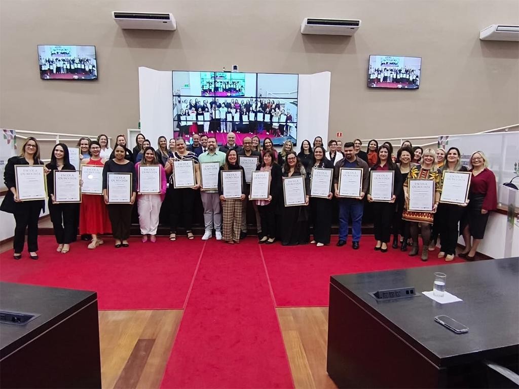 17 escolas municipais de Pinda são premiadas por excelência educacional