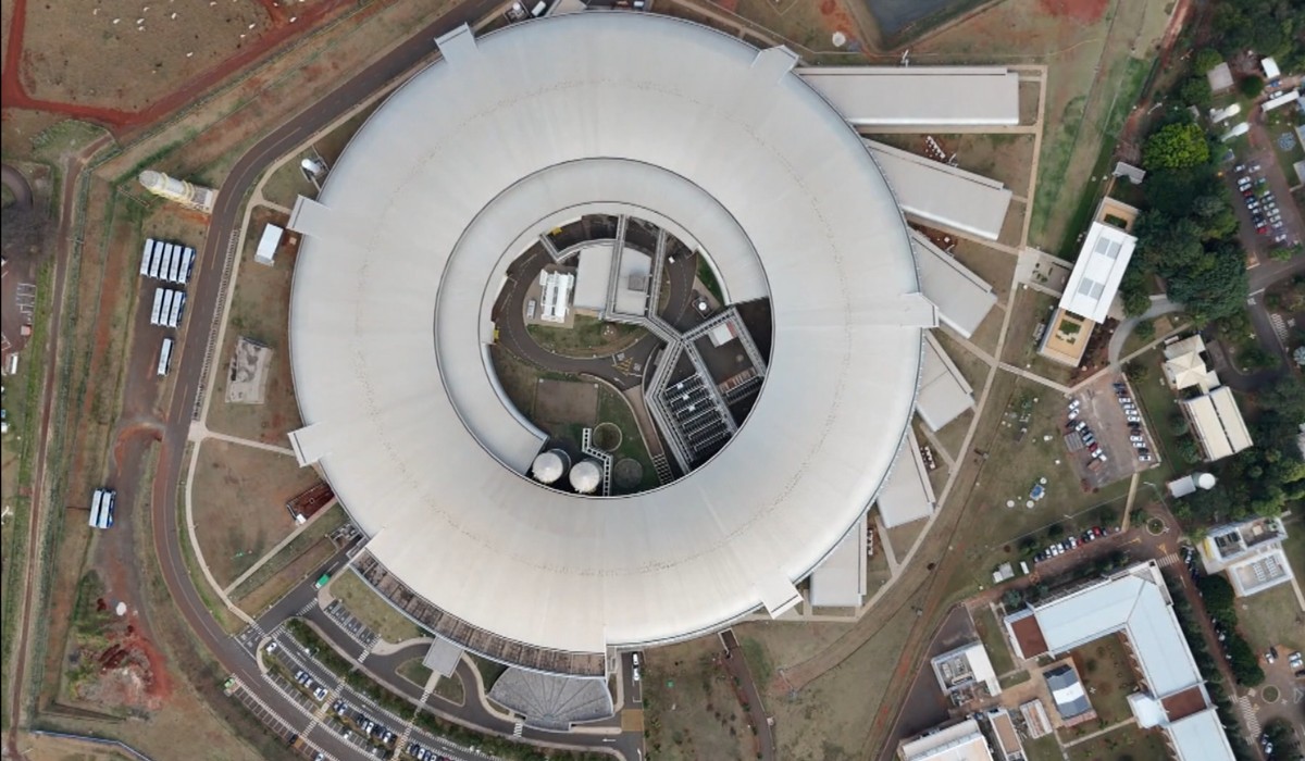 Lula inaugura 4 novas linhas do superlaboratório Sírius em Campinas