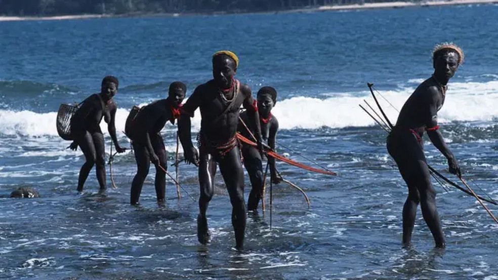Os Jarawa, juntamente com o povo Sentinel, são uma das tribos mais isoladas do mundo. — Foto: Getty Images via BBC