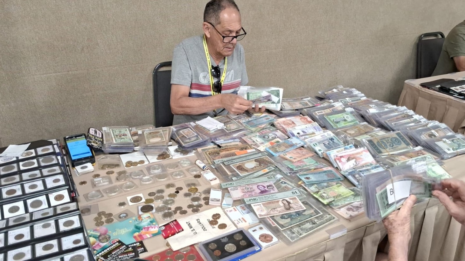 Fortaleza recebe encontro de colecionadores com exposição de moedas e cédulas raras
