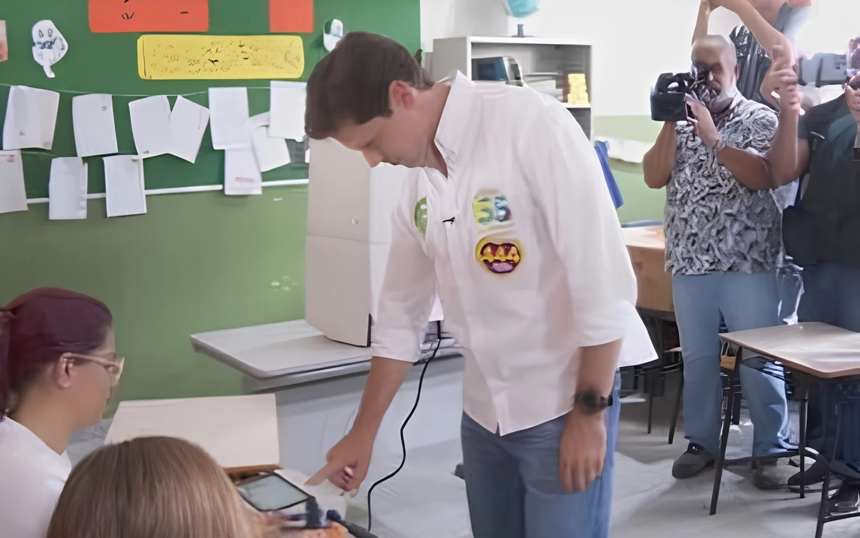 Daniel Vilela (MDB) vota em Goiânia e fala em 'projeto de continuidade do trabalho' de Caiado para Goiás