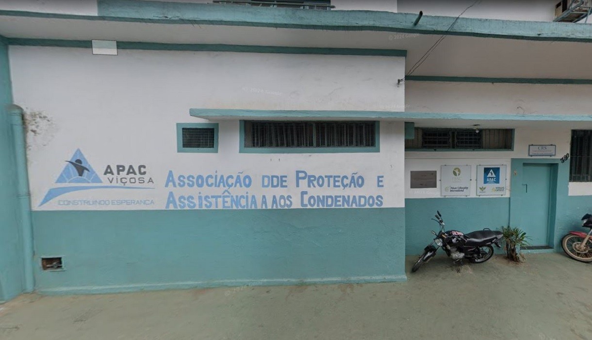 Dupla armada invade Apac e mata recuperando a tiros em Viçosa