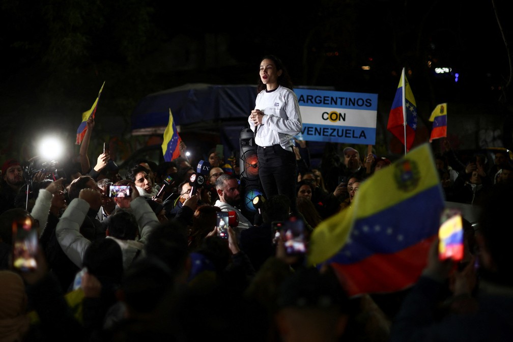 Protestos contra Maduro em Buenos Aires — Foto: REUTERS/Tomas Cuesta