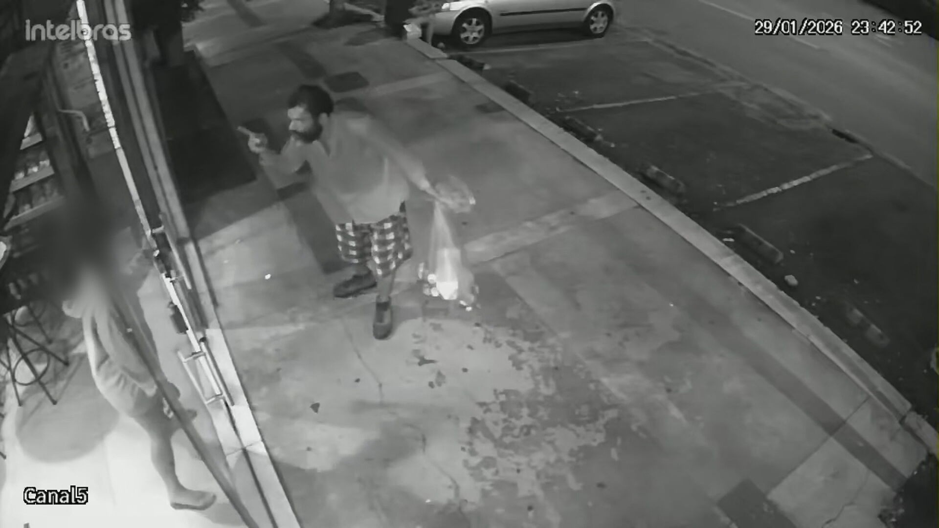 VÍDEO: mulher é agredida em frente à distribuidora de bebidas no DF